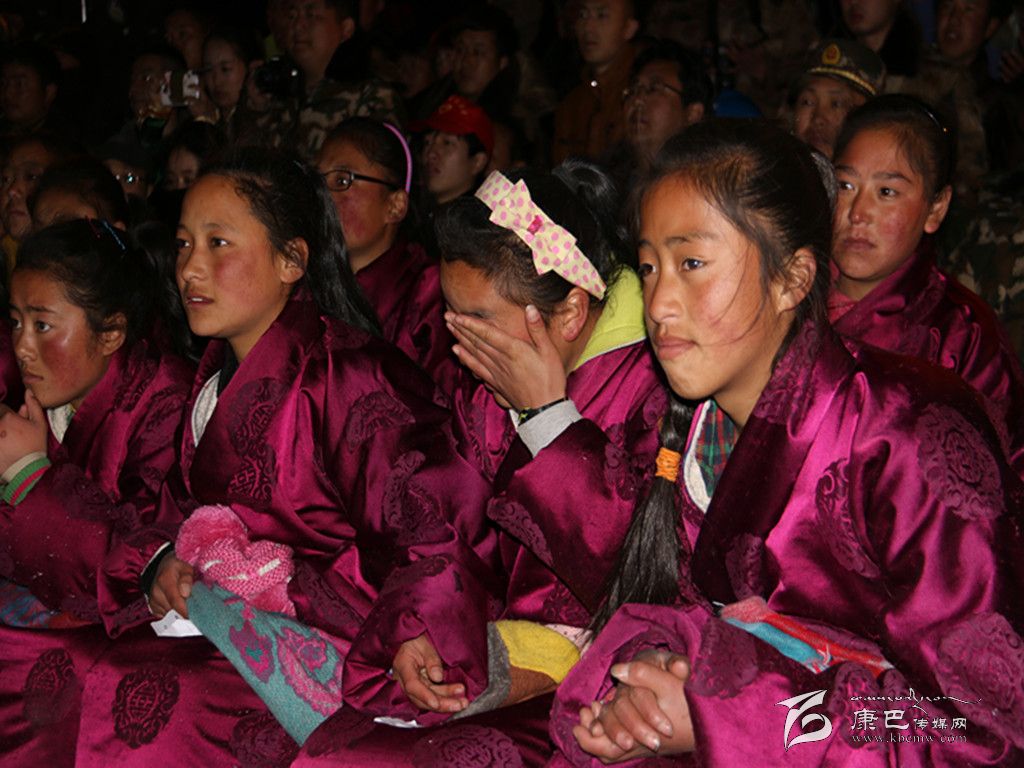 我州在康定木雅祖慶學校舉辦感恩奮進主題晚會