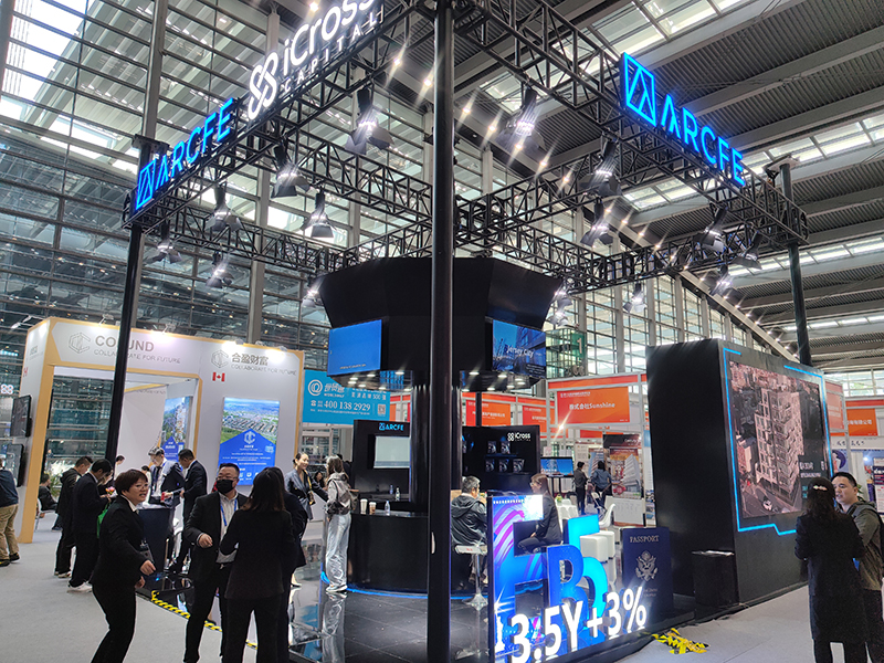 2023年12月16日，第十七屆深圳國際金融博覽會(huì)在深圳會(huì)展中心開幕，近300家金融機(jī)構(gòu)和企業(yè)攜手多款金融產(chǎn)品集中亮相。