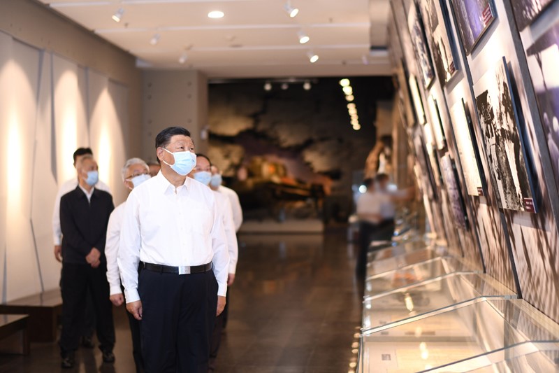 2022年8月16日至17日，中共中央總書記、國家主席、中央軍委主席習(xí)近平在遼寧考察。這是16日下午，習(xí)近平在錦州市考察遼沈戰(zhàn)役紀(jì)念館。 新華社記者 燕雁 攝