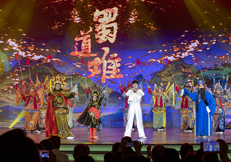 2023年10月13日，成都，“把青春華章寫在祖國大地上”大思政課網(wǎng)絡(luò)主題宣傳和互動引導活動在四川大學舉行。