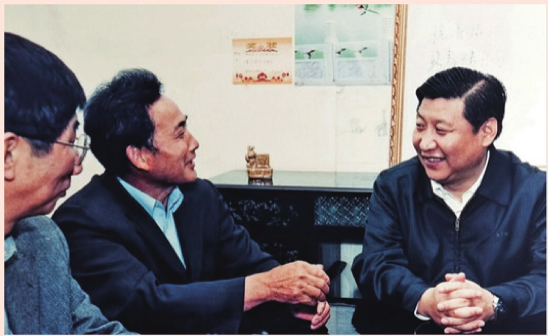 2003年4月24日，時(shí)任浙江省委書記習(xí)近平在浙江下姜村調(diào)研。